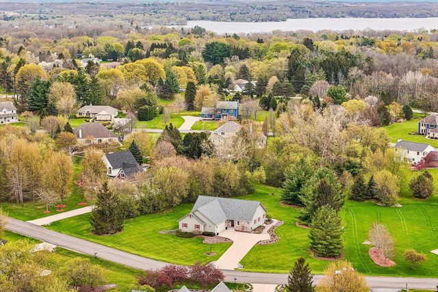 N43W33183 Glen Parc CIRCLE, Nashotah, WI 53058