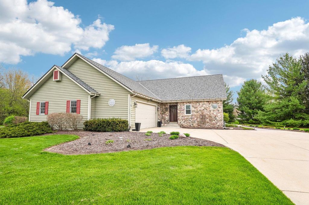 N43W33183 Glen Parc CIRCLE, Nashotah, WI 53058