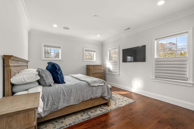 210 Evelyn 210, Newton, MA 02468