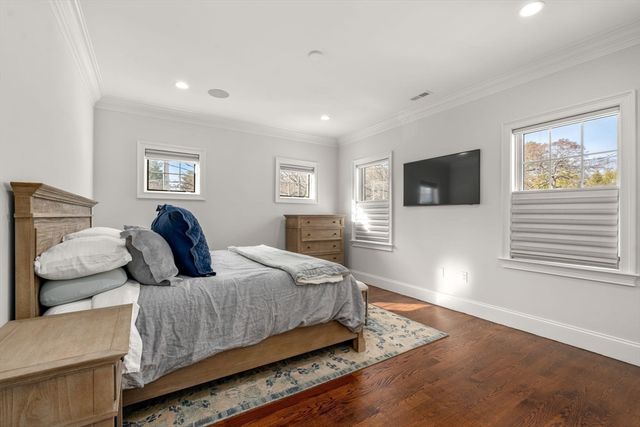 210 Evelyn 210, Newton, MA 02468