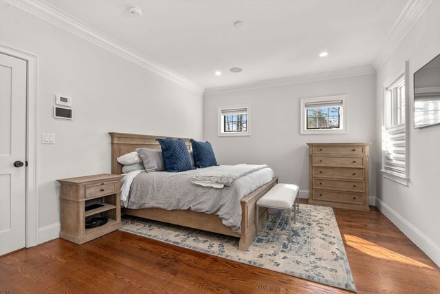 210 Evelyn 210, Newton, MA 02468