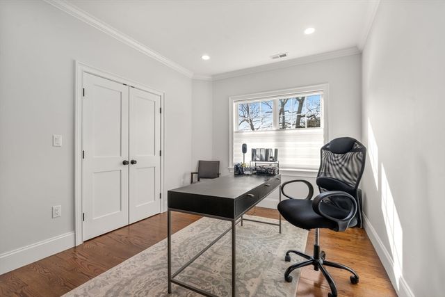 210 Evelyn 210, Newton, MA 02468