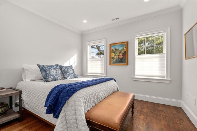 210 Evelyn 210, Newton, MA 02468