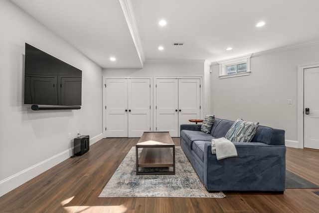 210 Evelyn 210, Newton, MA 02468