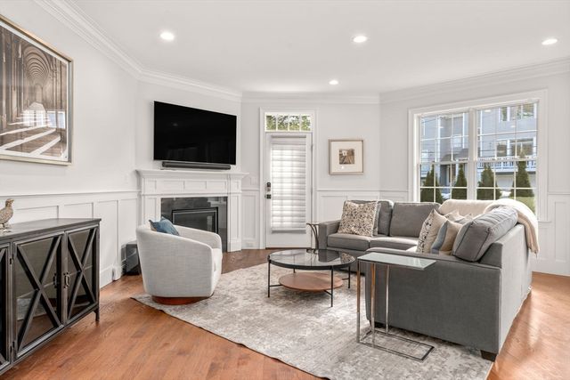 210 Evelyn 210, Newton, MA 02468