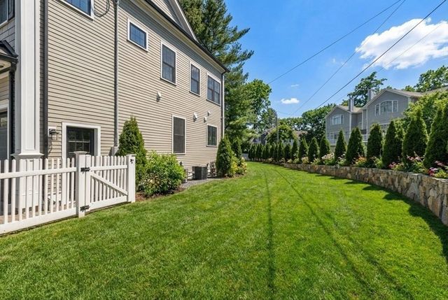 210 Evelyn 210, Newton, MA 02468