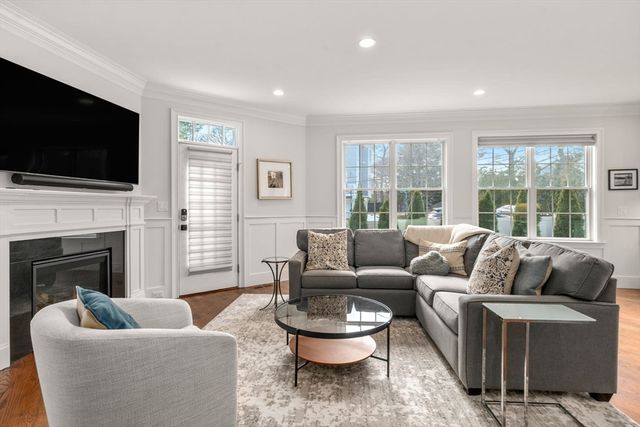 210 Evelyn 210, Newton, MA 02468