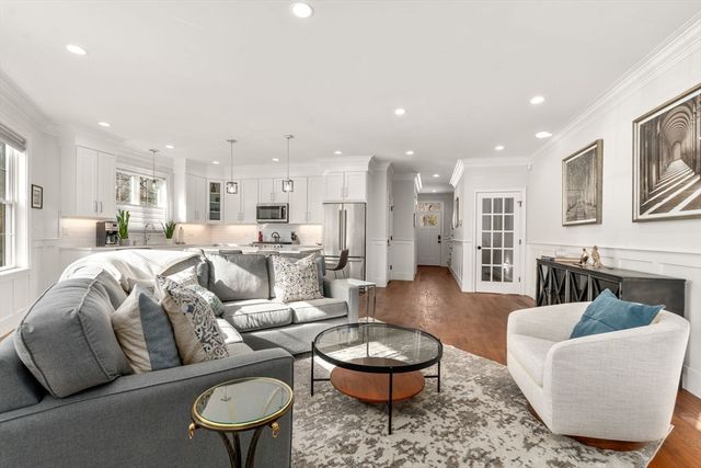 210 Evelyn 210, Newton, MA 02468