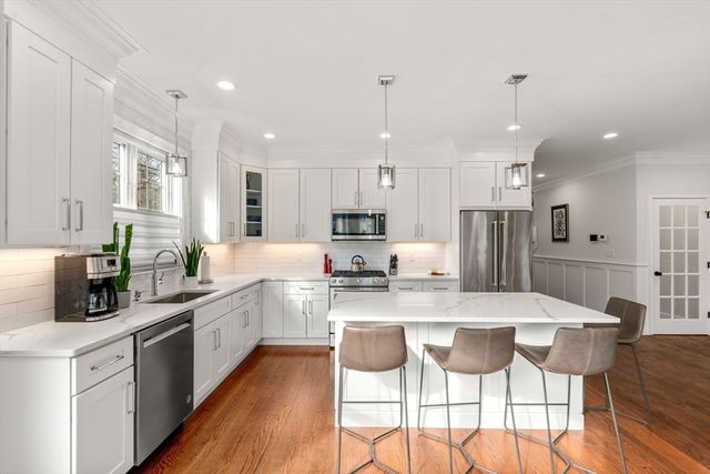 210 Evelyn 210, Newton, MA 02468