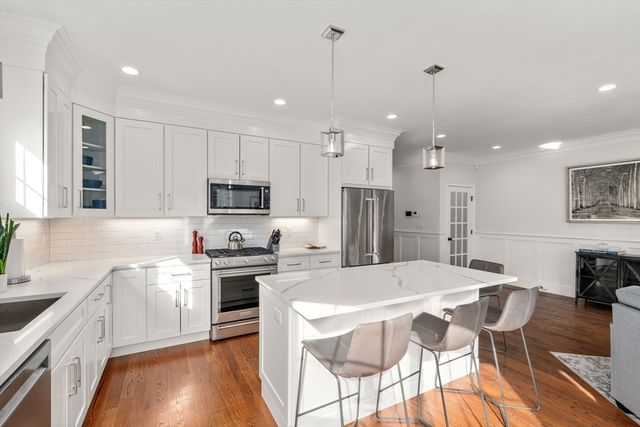 210 Evelyn 210, Newton, MA 02468