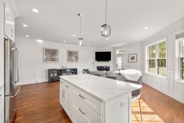 210 Evelyn 210, Newton, MA 02468