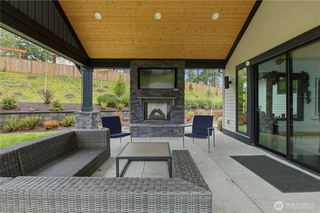 22619 SE 237th Place, Maple Valley, WA 98038