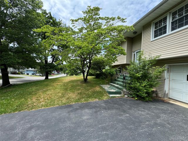 11 Lynbrook Road, Poughkeepsie, NY 12603