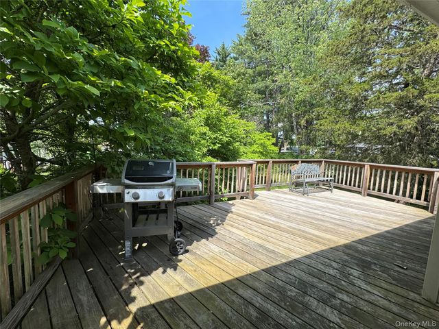 11 Lynbrook Road, Poughkeepsie, NY 12603