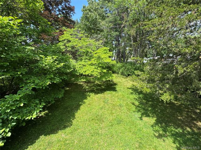 11 Lynbrook Road, Poughkeepsie, NY 12603