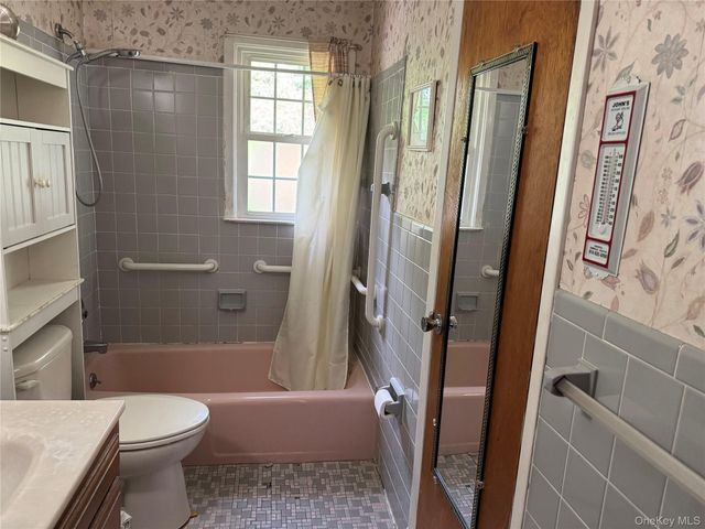 11 Lynbrook Road, Poughkeepsie, NY 12603