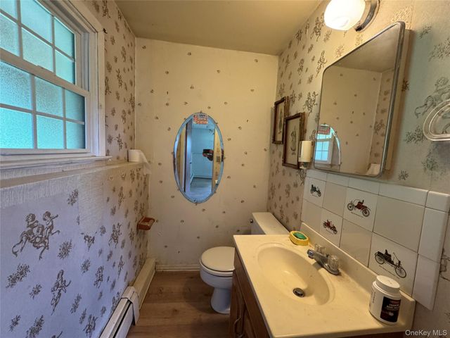 11 Lynbrook Road, Poughkeepsie, NY 12603