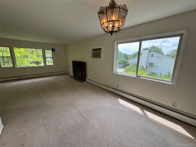 11 Lynbrook Road, Poughkeepsie, NY 12603