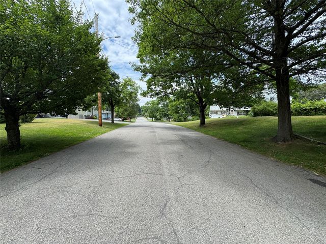 11 Lynbrook Road, Poughkeepsie, NY 12603