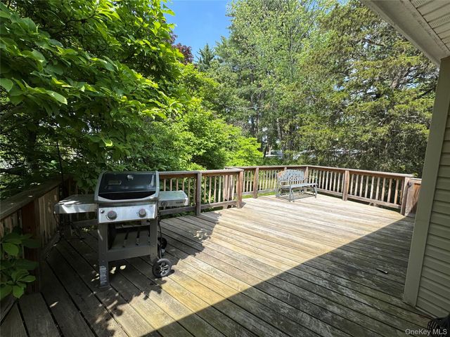 11 Lynbrook Road, Poughkeepsie, NY 12603