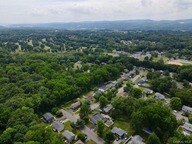11 Lynbrook Road, Poughkeepsie, NY 12603