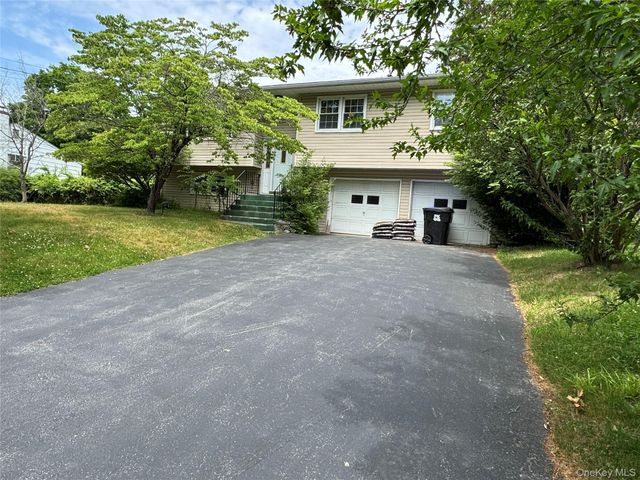 11 Lynbrook Road, Poughkeepsie, NY 12603