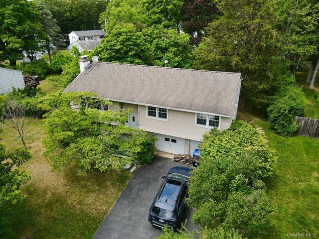 11 Lynbrook Road, Poughkeepsie, NY 12603
