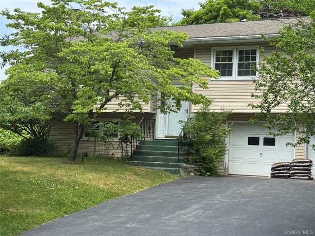 11 Lynbrook Road, Poughkeepsie, NY 12603