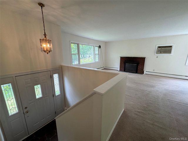 11 Lynbrook Road, Poughkeepsie, NY 12603