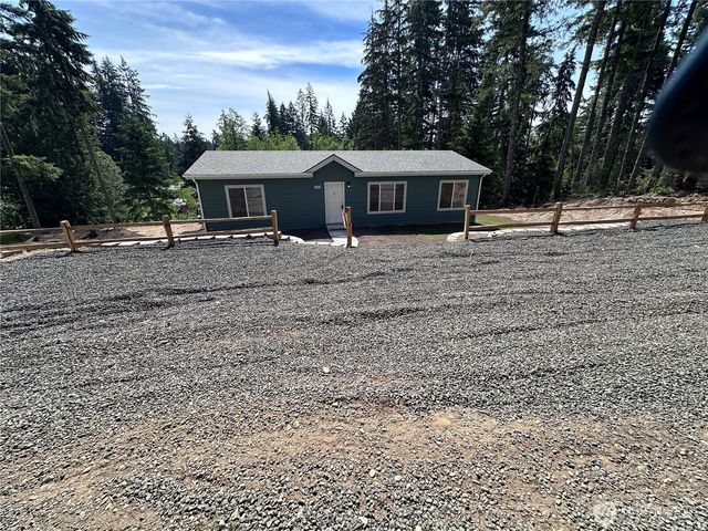 1561 E Trails End Drive, Belfair, WA 98528