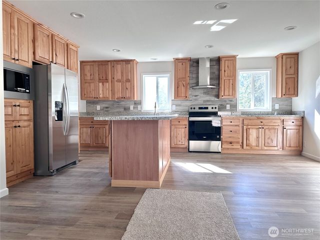 1561 E Trails End Drive, Belfair, WA 98528