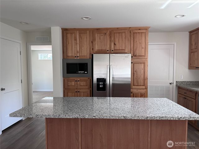 1561 E Trails End Drive, Belfair, WA 98528