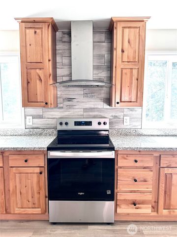 1561 E Trails End Drive, Belfair, WA 98528