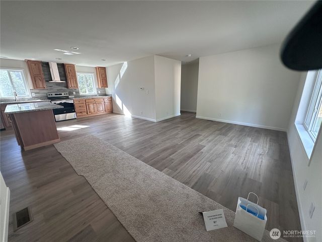 1561 E Trails End Drive, Belfair, WA 98528