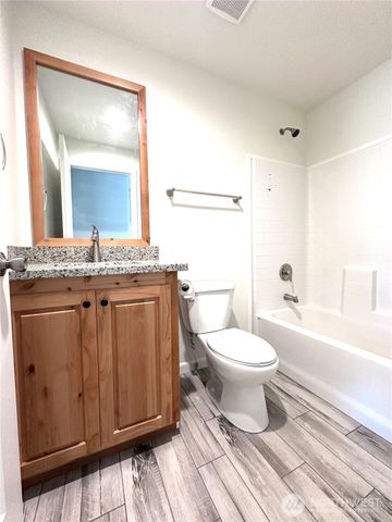 1561 E Trails End Drive, Belfair, WA 98528