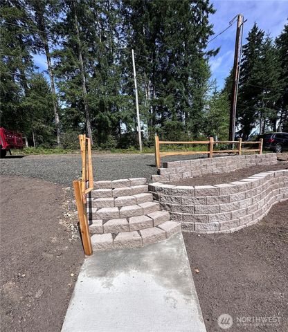 1561 E Trails End Drive, Belfair, WA 98528