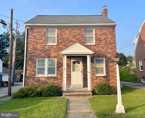 208 S FORNEY AVE, Hanover, PA 17331