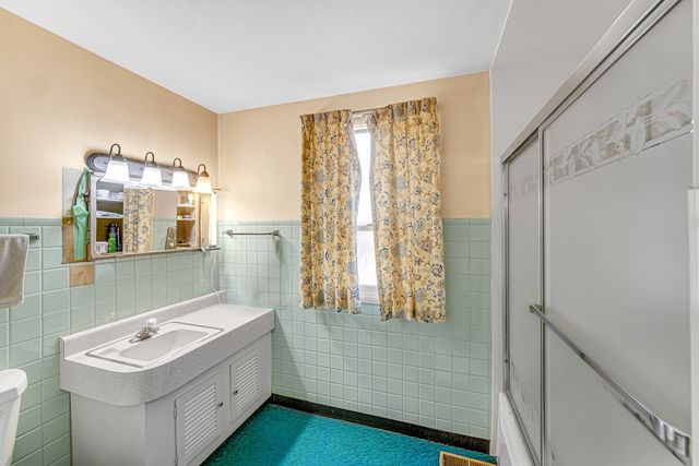 352 Sioux Lane, Carol Stream, IL 60188