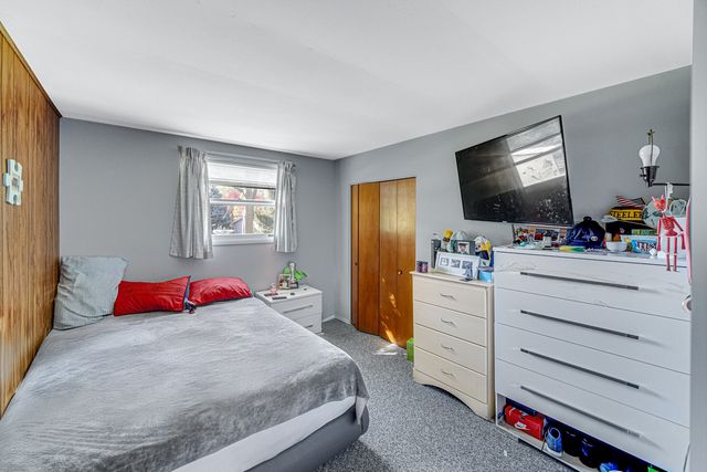 352 Sioux Lane, Carol Stream, IL 60188