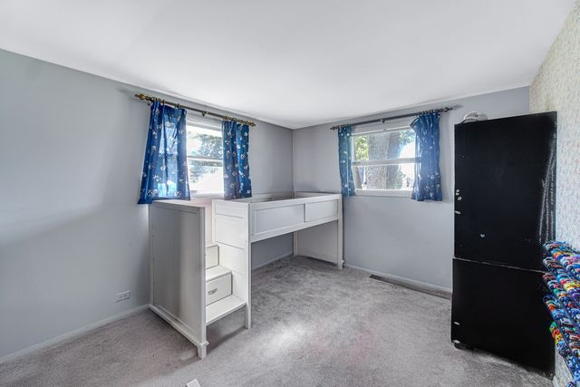 352 Sioux Lane, Carol Stream, IL 60188