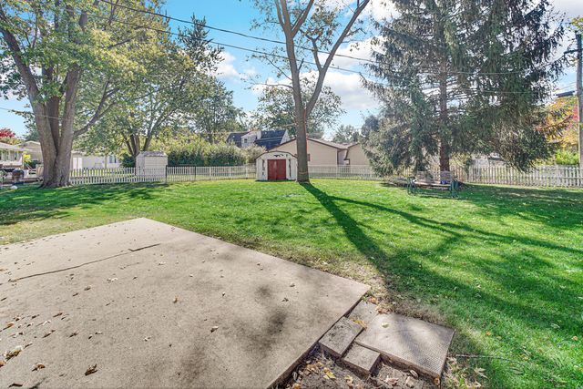 352 Sioux Lane, Carol Stream, IL 60188