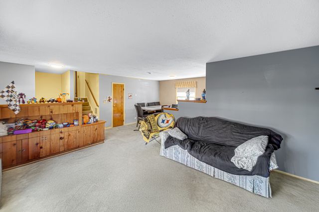 352 Sioux Lane, Carol Stream, IL 60188