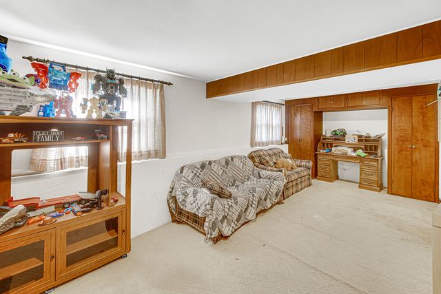 352 Sioux Lane, Carol Stream, IL 60188