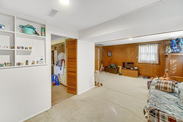 352 Sioux Lane, Carol Stream, IL 60188