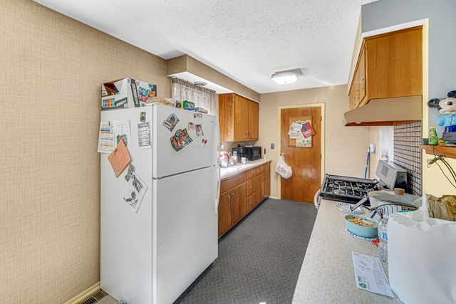 352 Sioux Lane, Carol Stream, IL 60188