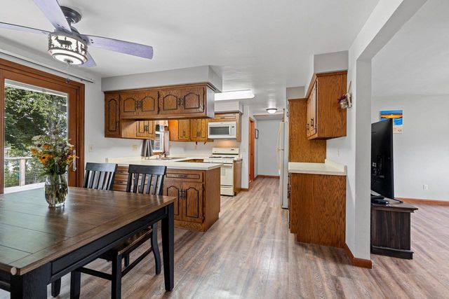 374 SKYLINE BOULEVARD, Green Bay, WI 54302