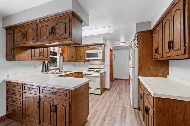 374 SKYLINE BOULEVARD, Green Bay, WI 54302