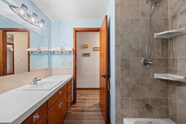 374 SKYLINE BOULEVARD, Green Bay, WI 54302