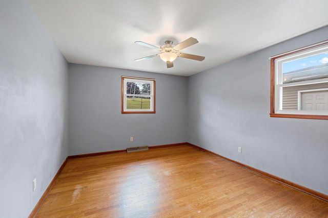 374 SKYLINE BOULEVARD, Green Bay, WI 54302