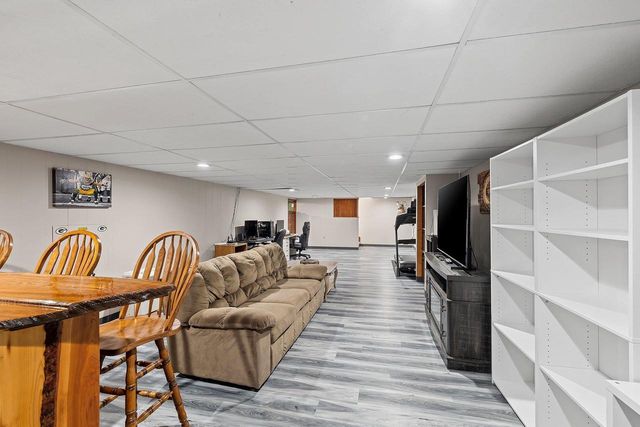 374 SKYLINE BOULEVARD, Green Bay, WI 54302
